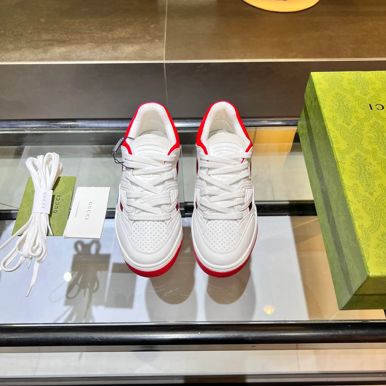 👟👟Ex-factory price 600👟👟 Men's size +10 high version, the top version of 2022 Gucci low-top sneakers! The new colors are reproduced one to one. New style for early spring, creating a perfect style💣💣💣street style🔥🔥🔥cool and trendy C-level fashionable outfit with a retro and futuristic feel🌹🌹🌹classic boot shape + British color-blocking design, super eye-catching. Various leather splicing, original reverse mold last type, imported high-end knitting needles showing exquisite texture! Open mold to customize high-density TPU outsole. 15 colors come out first. Size: Female 35-41 Male 39-46
